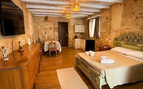 Arionos Rooms - Old Town